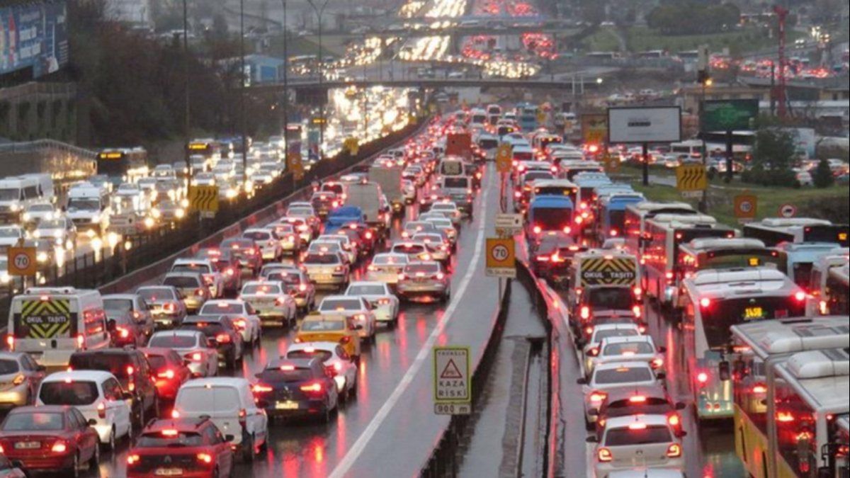 Motorlu kara taşıtları, 2019'da 301,5 milyar kilometre yol katetti
