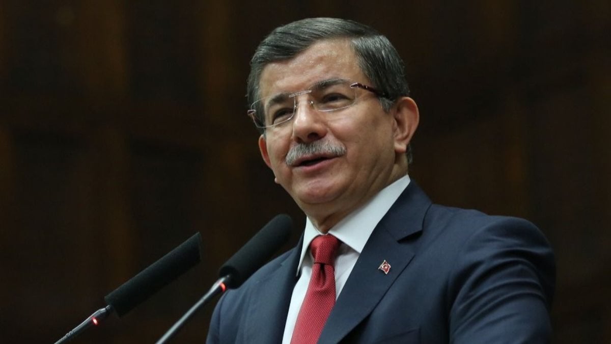 Ahmet Davutoğlu anketçilere kızdı
