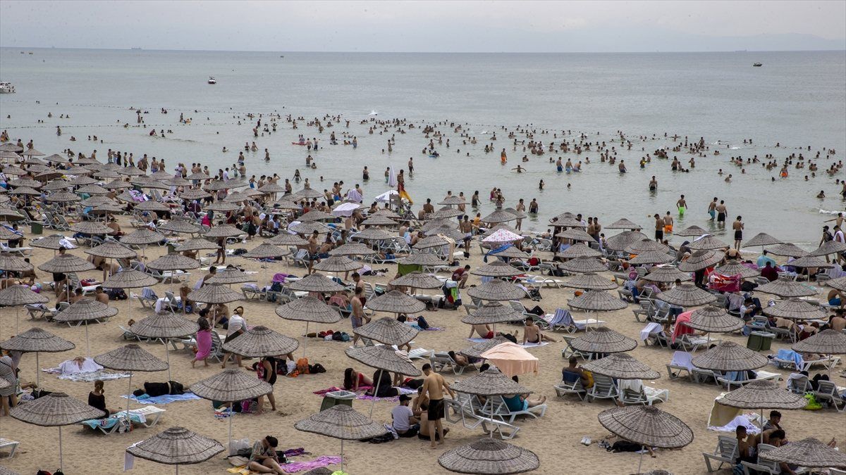 İstanbul'da bayramın ikinci günü Güneş Plajı doldu
