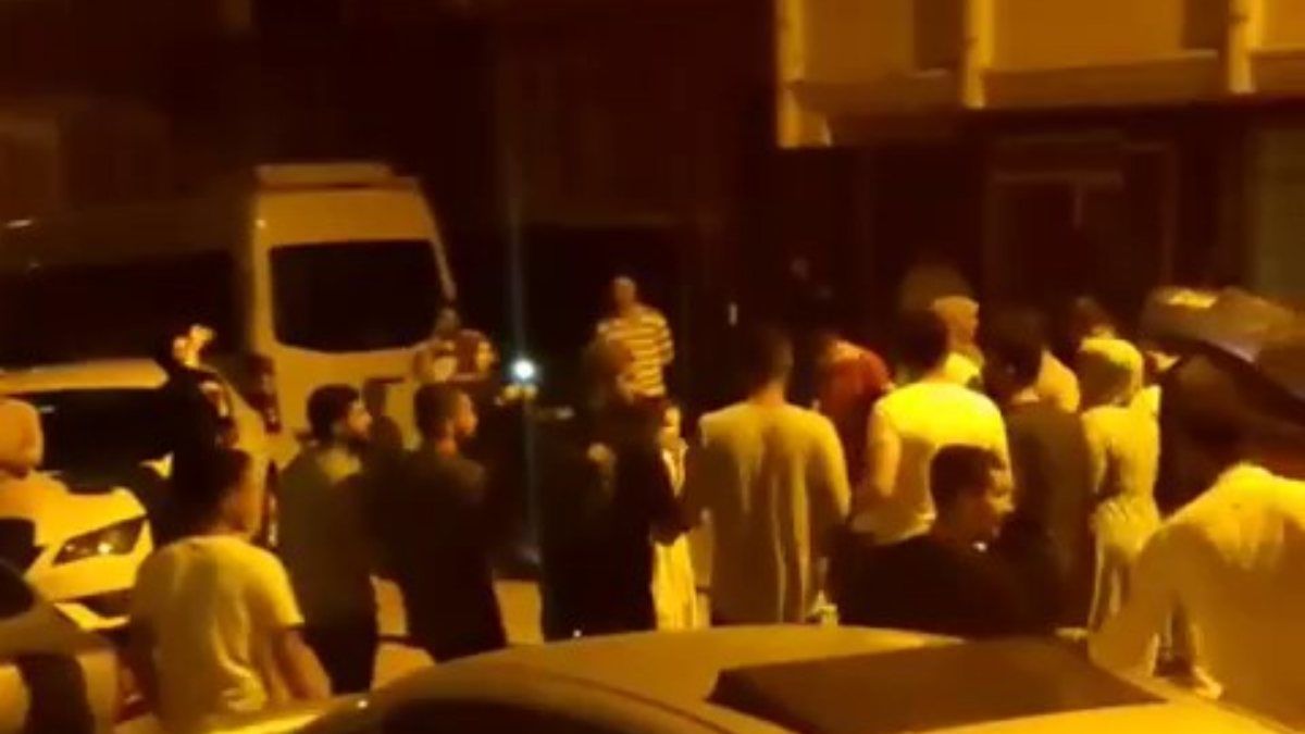 Esenyurt'ta asker eğlencesinde halay çekip havaya ateş ettiler
