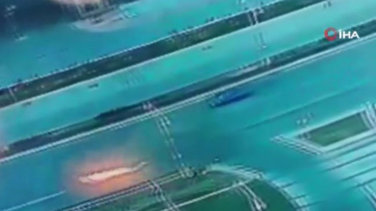 Rusya’da otomobille yarışan motosiklet alev aldı