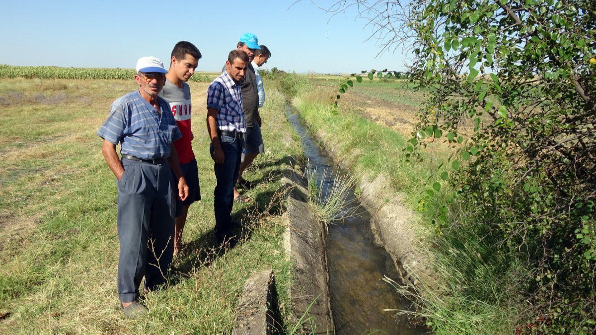 Edirne'de sulama kanalı hasarlı olunca köylü zarar gördü