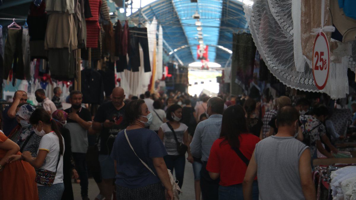 Edirne'de Bulgar turistler Ulus Pazarı'na akın etti