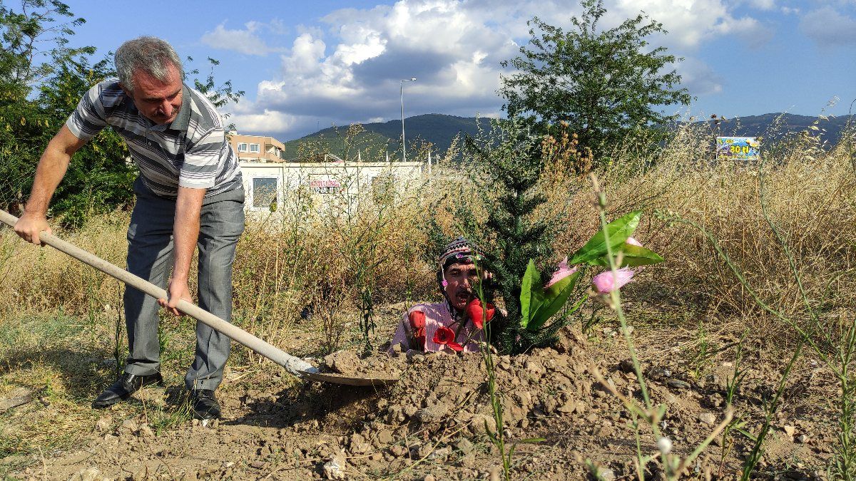 Bursa'da fidan dikimine dikkat çekmek isteyen adam, diri diri toprağa girdi