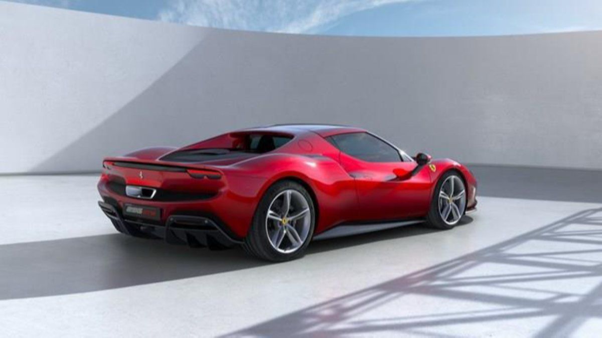 Ferrari 296 GTB Türkiye'ye geldi