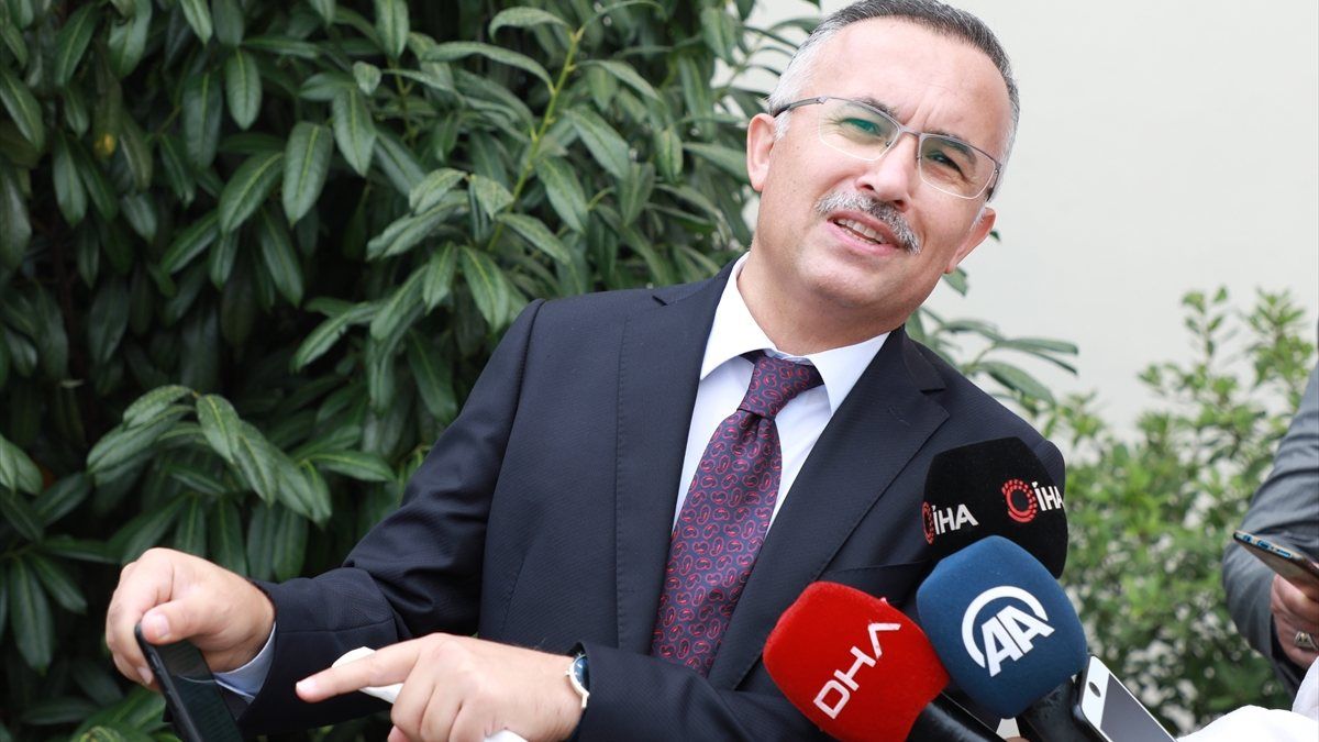 Rize Valisi Kemal Çeber, kendisine aşı için gelen 'utanıyorum' mesajıyla çağrı yaptı