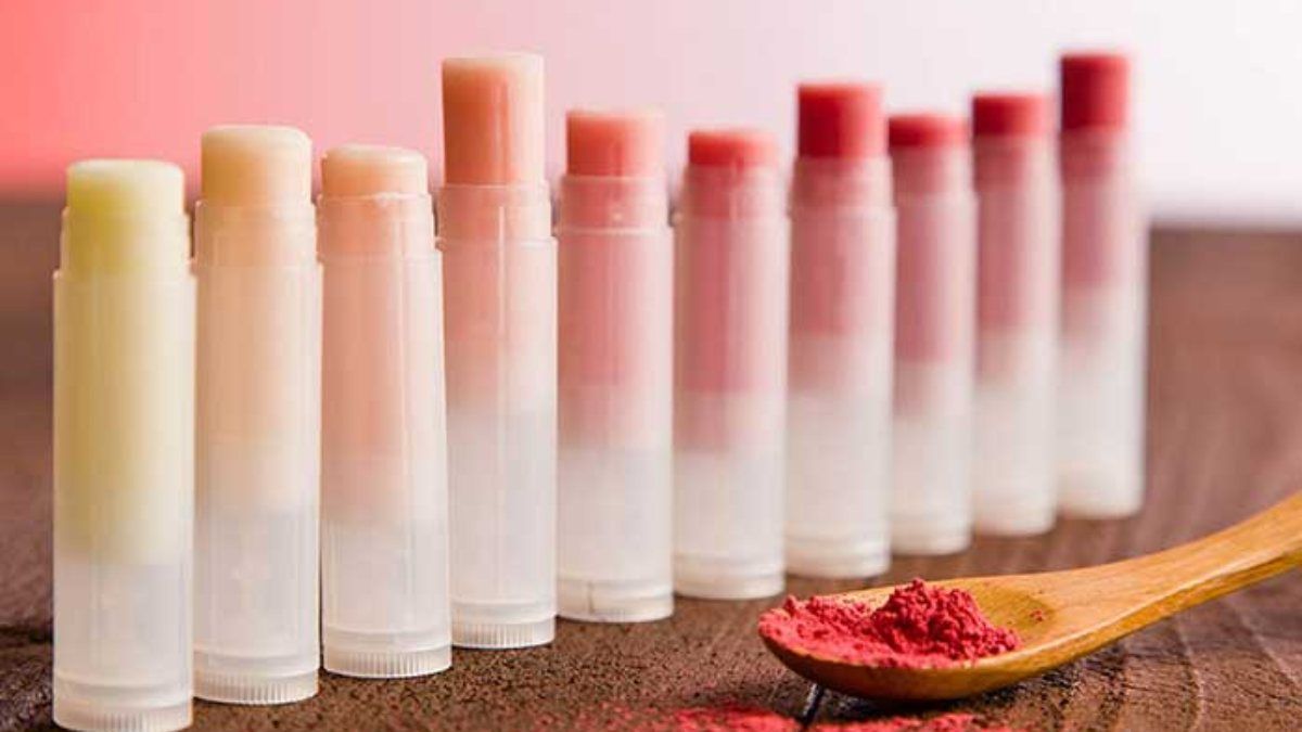 Dudaklarınızı pamuk gibi yapacak lip balm tarifi