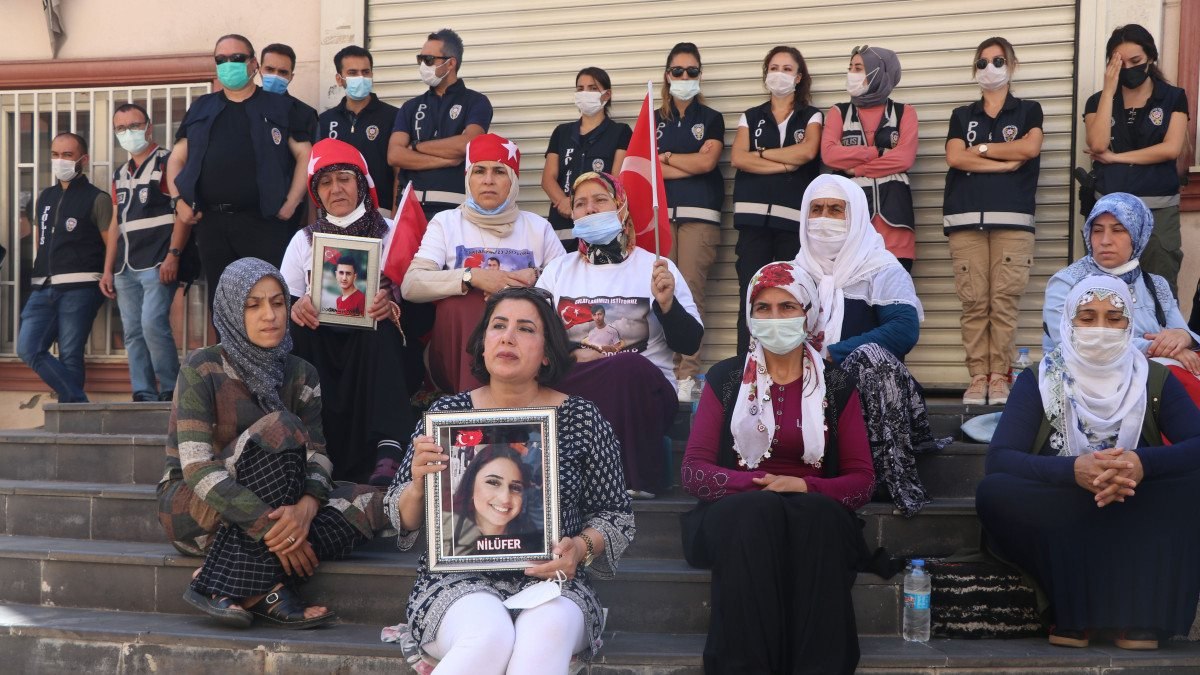 Diyarbakır'daki annelere, Almanya'da nöbet tutan anneden destek ziyareti