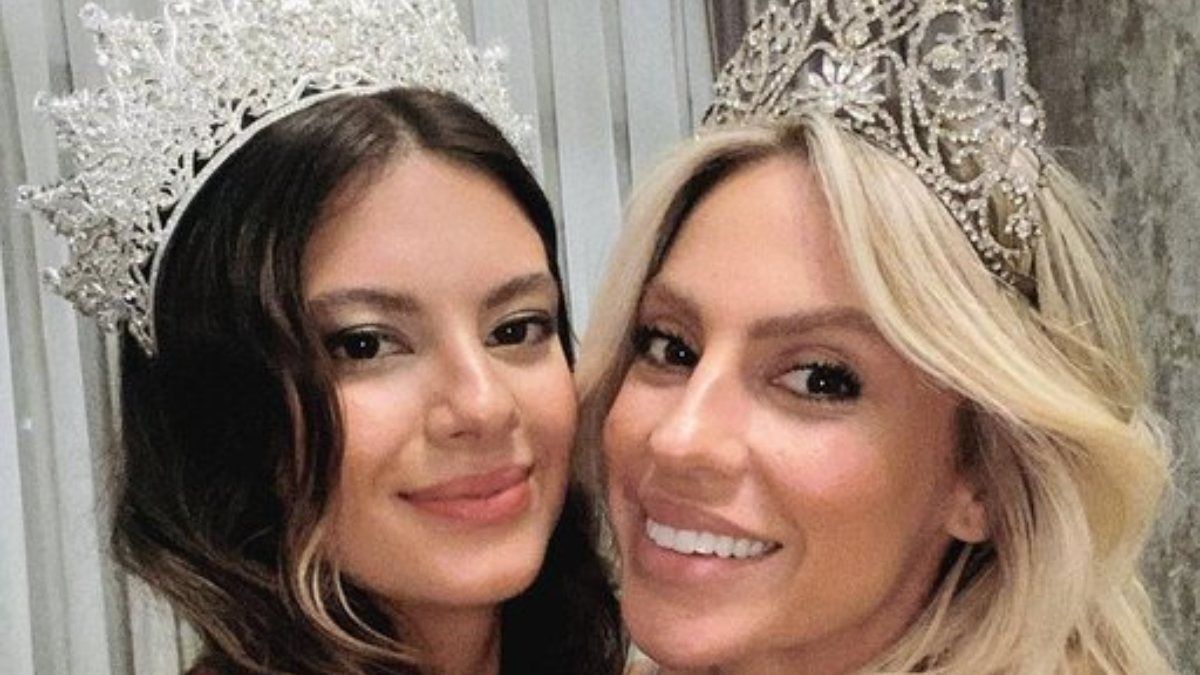Dilay Korkmaz, kardeşi Dilara Korkmaz ile fotoğraf paylaştı