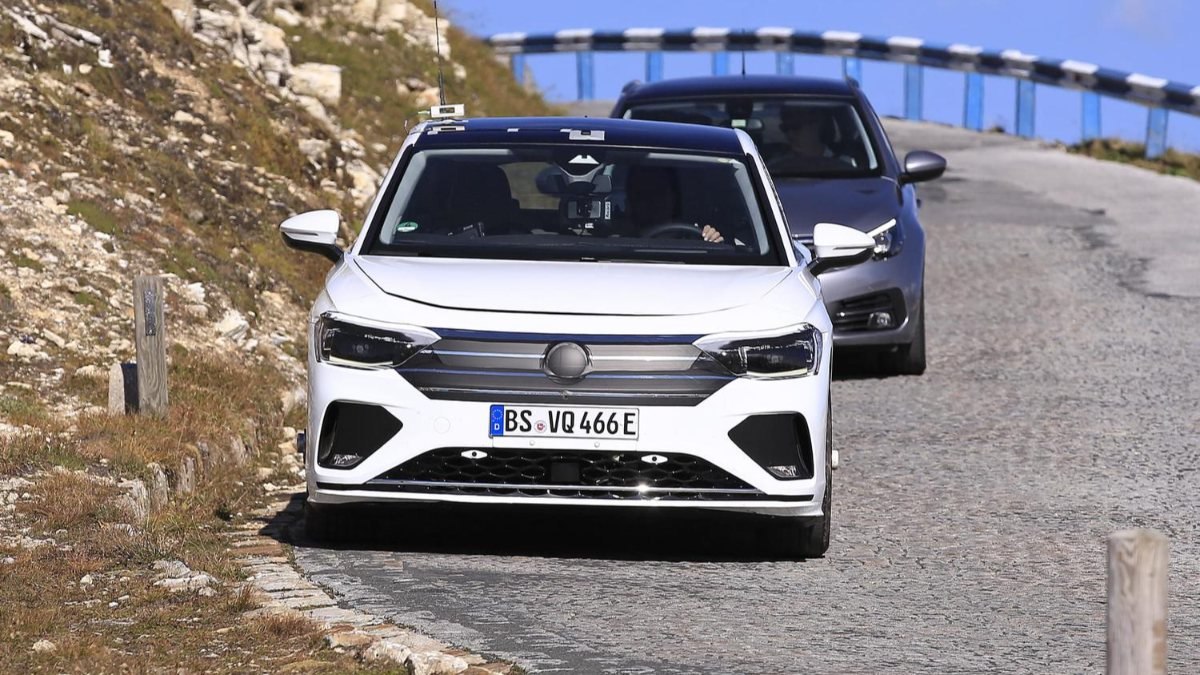 Volkswagen'in yeni elektrikli sedan modeli görüntülendi