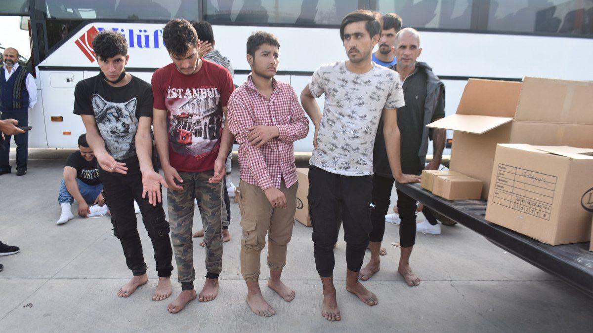 Yunanistan, para ve kıyafetlerini aldığı göçmenleri borularla dövüp, Türkiye'ye itti