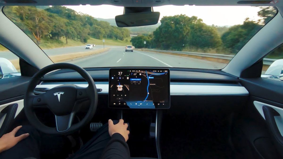 Kazalara karşı önlem: Tesla otonom sürüş özelliğini güncelledi