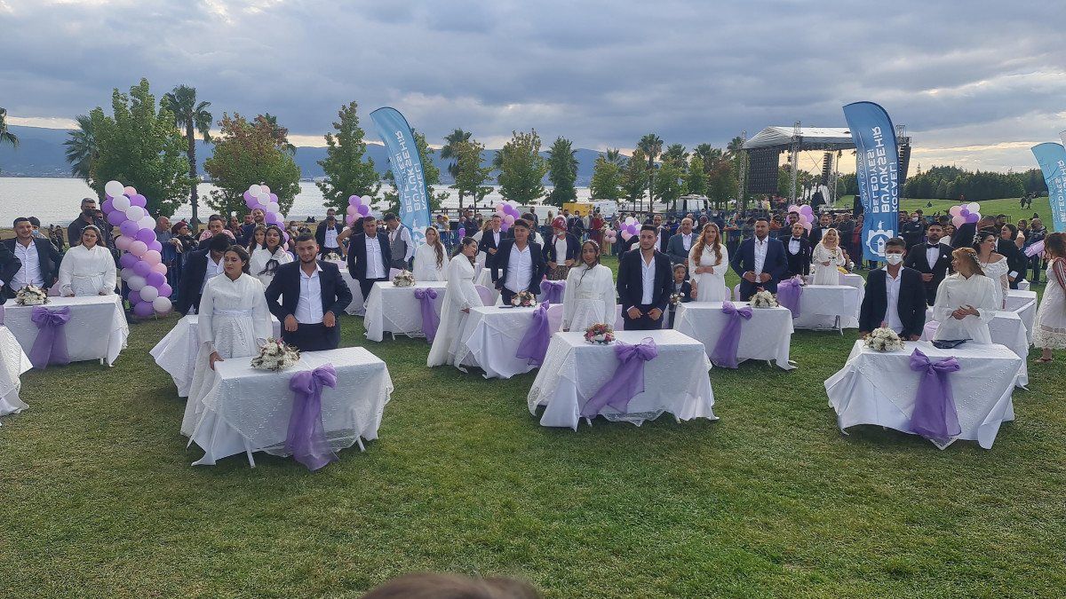 Kocaeli'de 46 Roman çift törenle dünya evine girdi