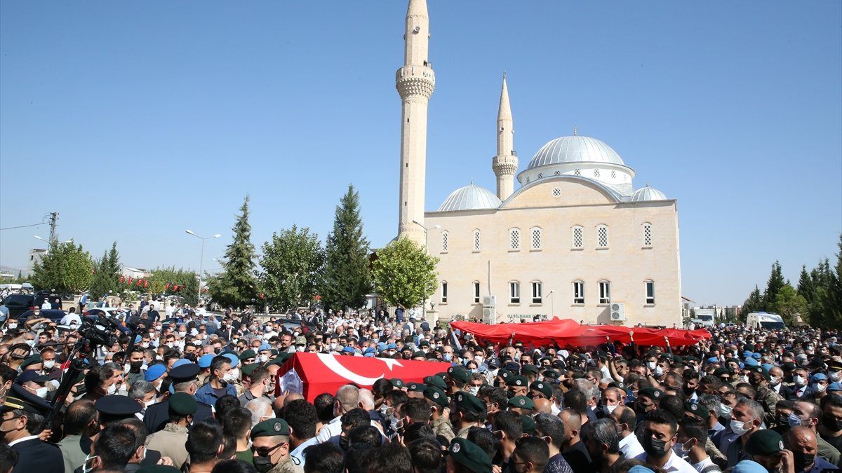 Fırat Kalkanı Harekatı şehitlerine veda
