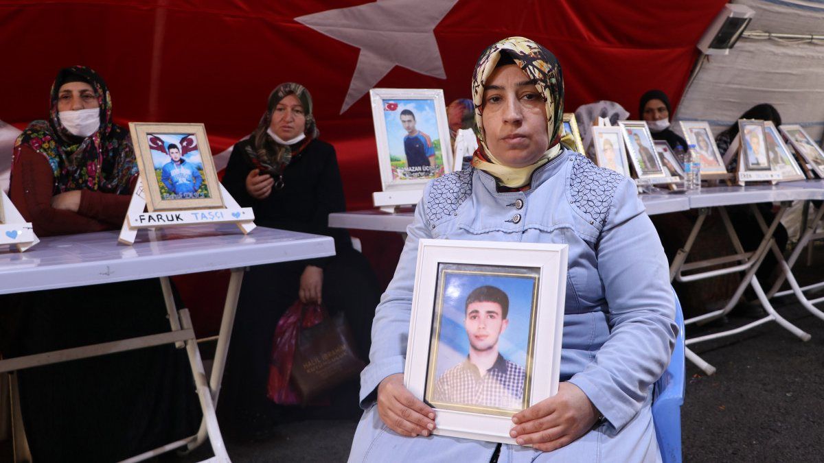 Evlat nöbetindeki anne: Evladımı kaybettiğim yerde arıyorum