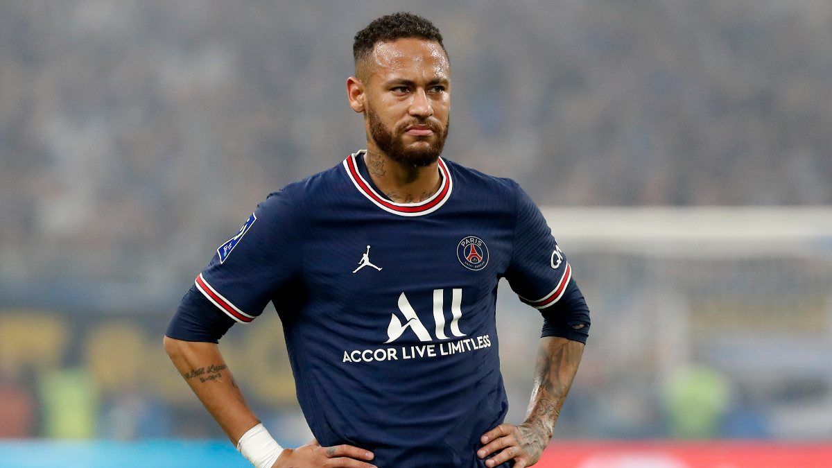 PSG'de Neymar en az 6 hafta yok
