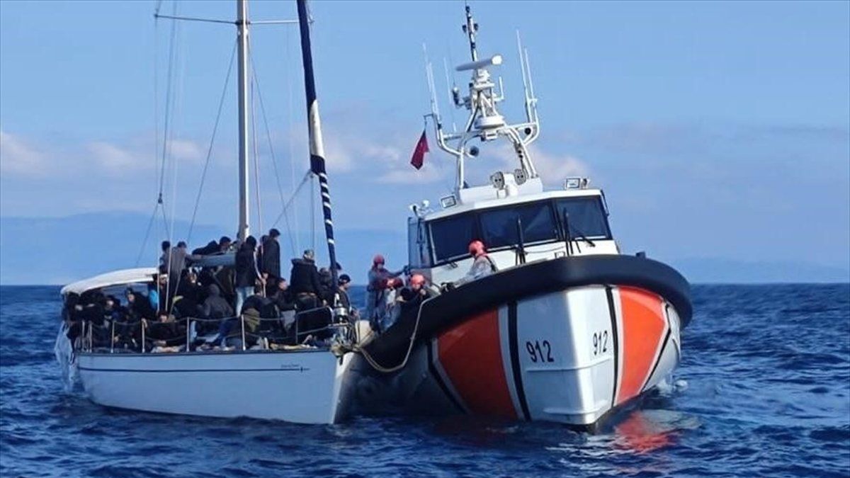 İzmir açıklarında 199 göçmen kurtarıldı
