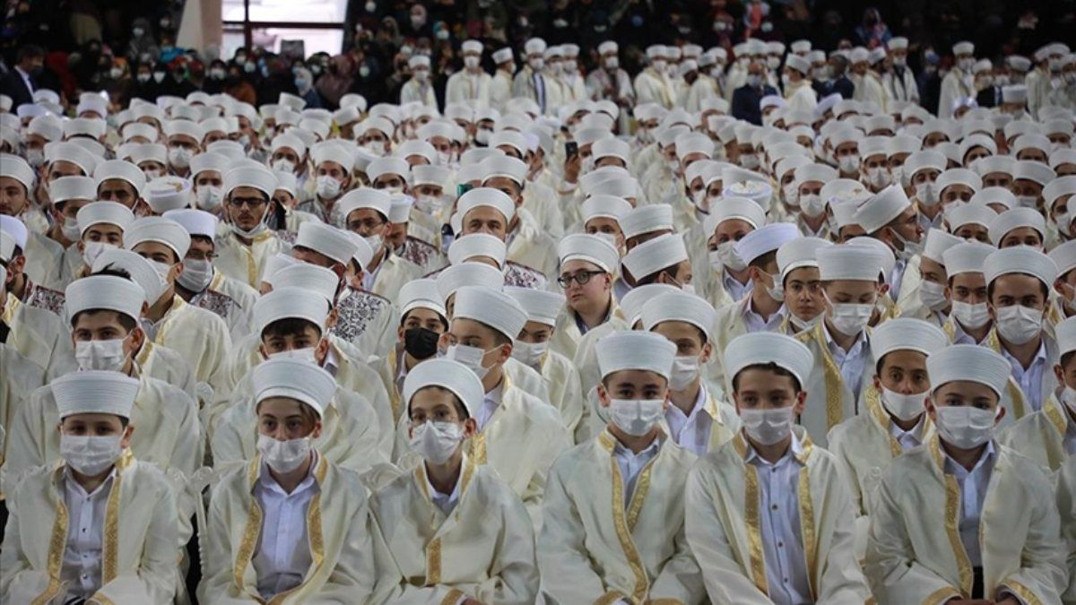 Rize'de hafızlık eğitimini tamamlayan öğrenciler icazetlerini aldı