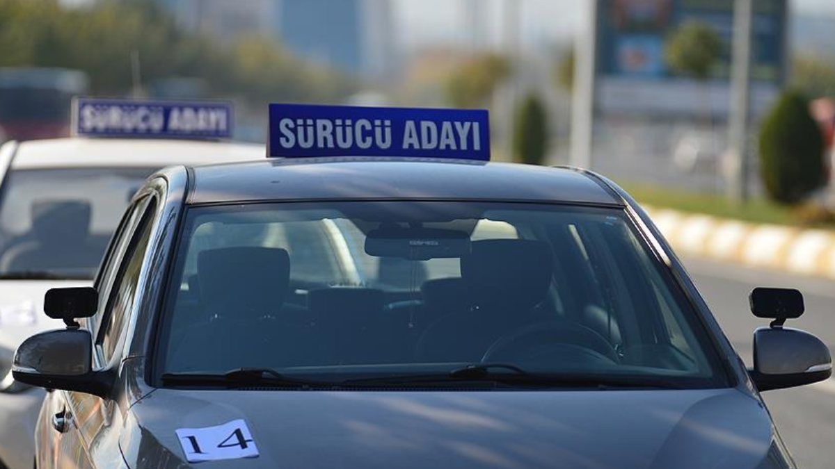 Ehliyette eğitim ve direksiyon sınavı kuralları değişiyor