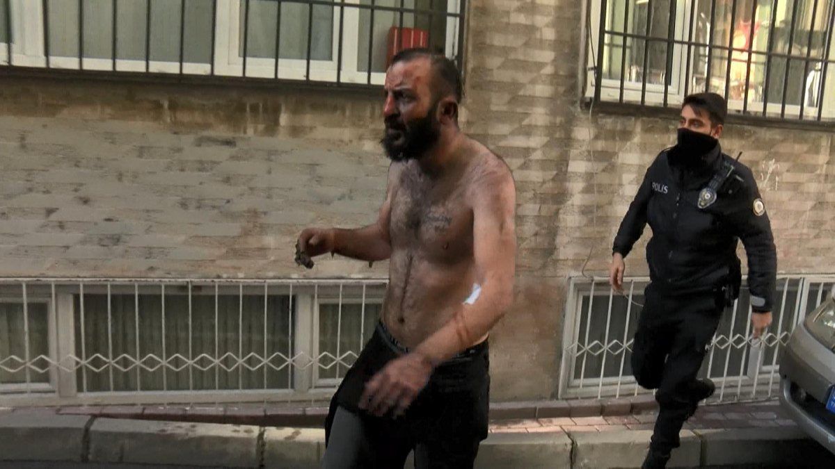 Fatih'te yaralı adam yangın çıkan evine girdi