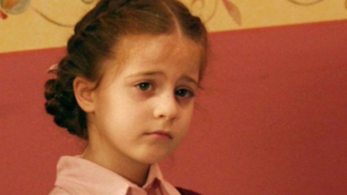 Sihirli Annem'in Çilek'i büyüdü, aşık bile oldu! Yakışıklı sevgilisi sosyal medyayı yıktı
