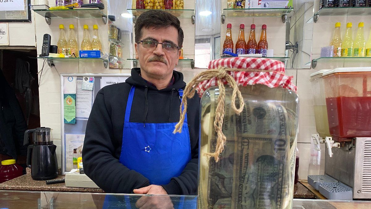 Zeytinburnu’nda turşucu, doların turşusunu kurdu