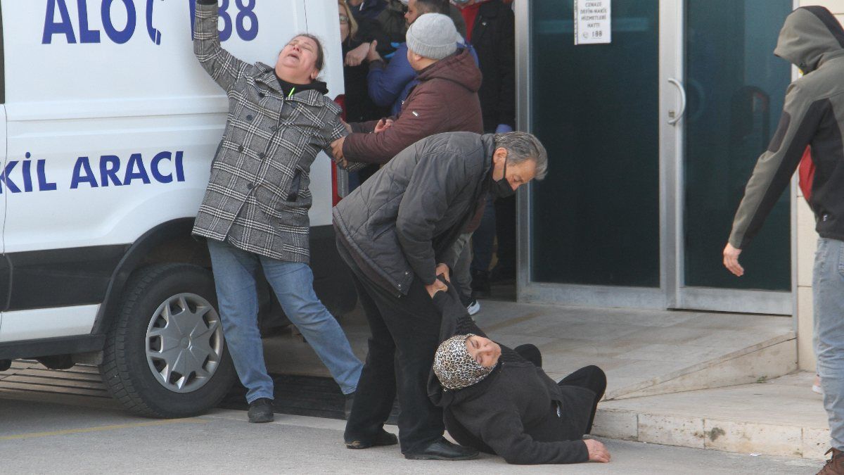 Antalya'da oğlunu kazada kaybeden anne sinir krizi geçirdi
