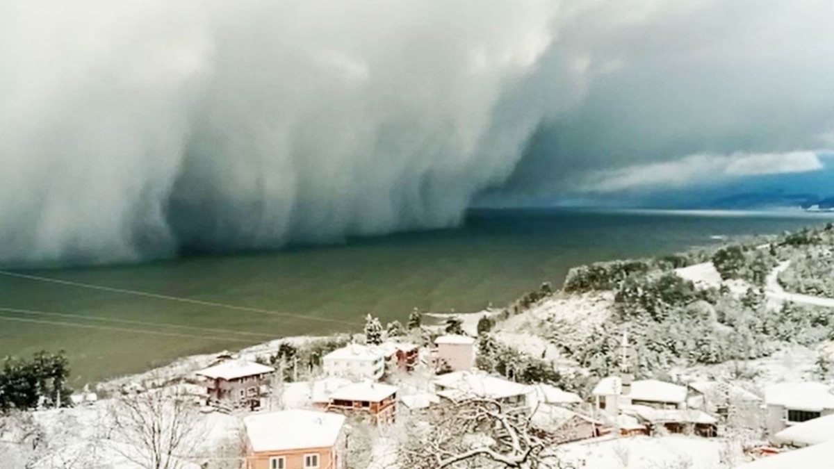 Kastamonu'da bulutlar denizle birleşti