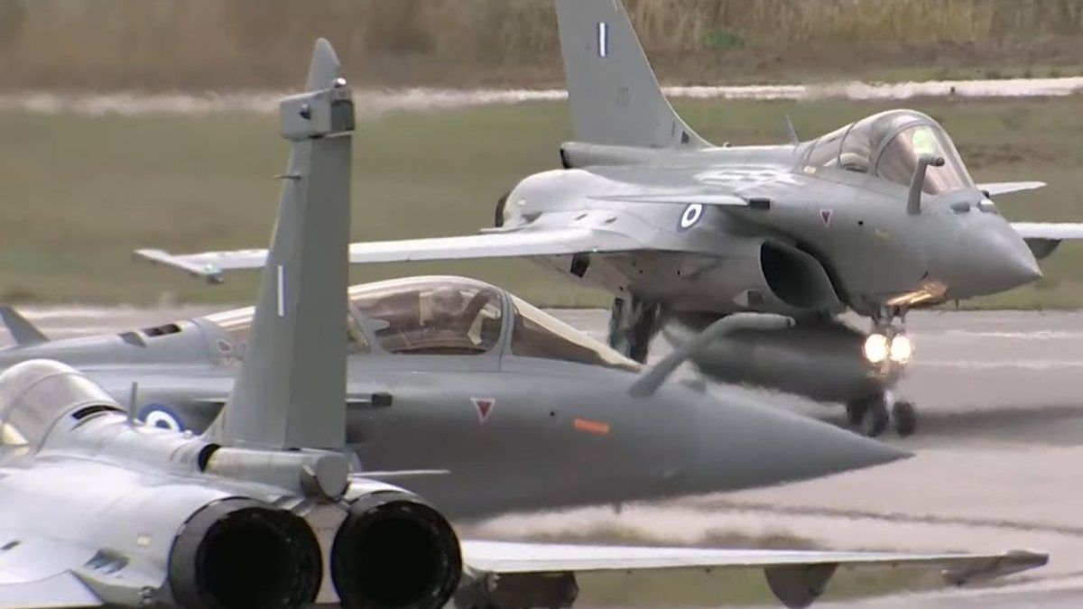 Fransız yapımı Rafale uçakları Yunanistan'da