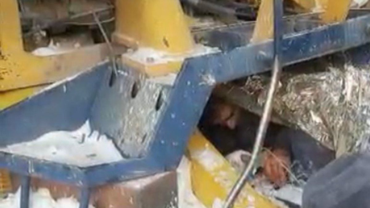 Aksaray’da, operatör iş makinesinin altında kaldı