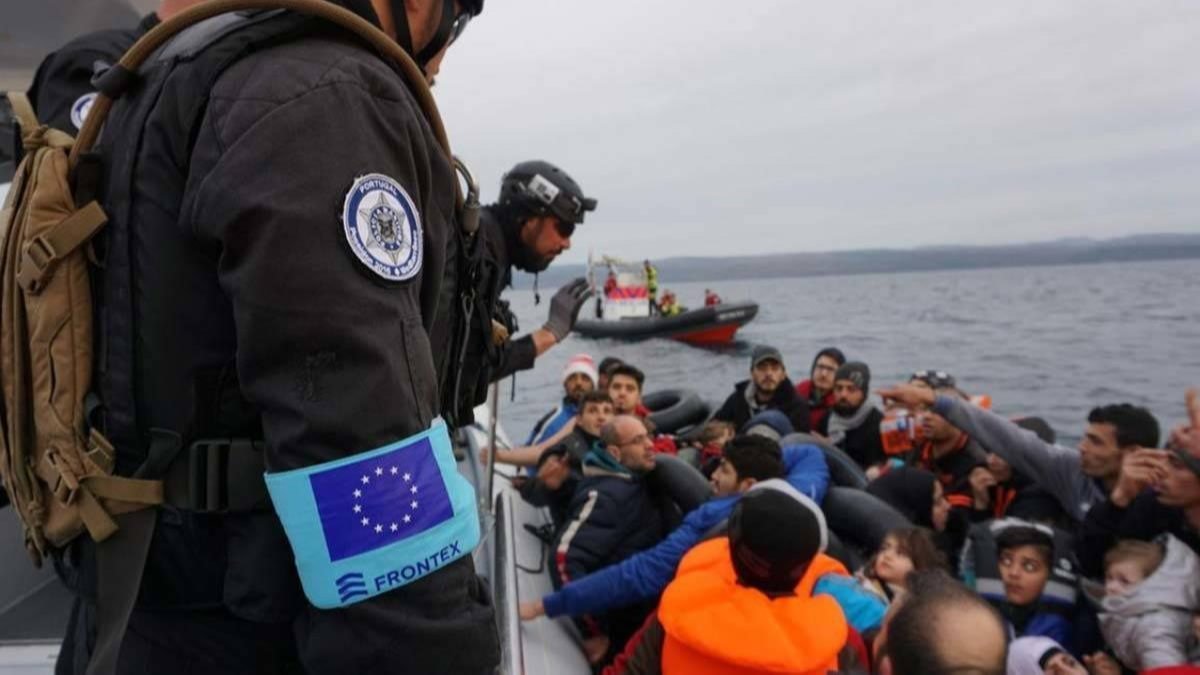 Frontex, sığınmacıların Türk kara sularına geri itilmesinde Yunanistan'a yardım ediyor