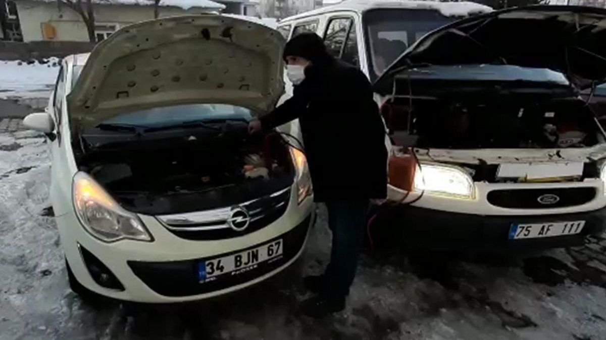 Ardahan'da benzinli araçlar soğuktan dondu