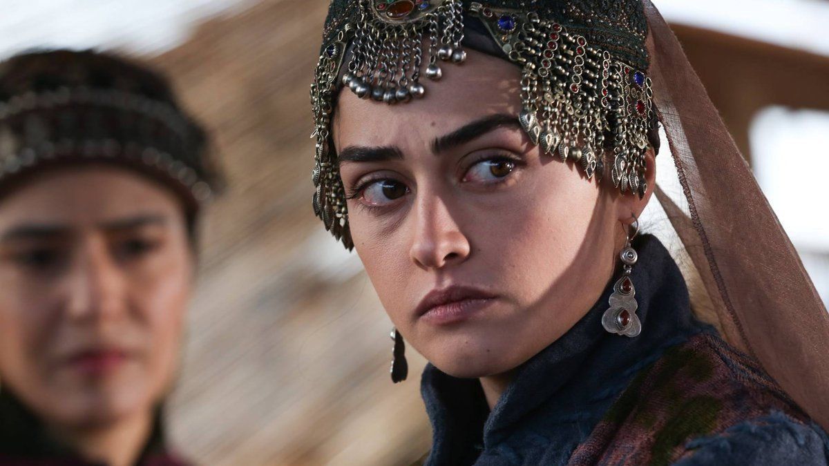 Ertuğrul Bey'in sultanı, sırdaşıydı... Diriliş'in Halime'si değişen imajı ile görenin aklını aldı!