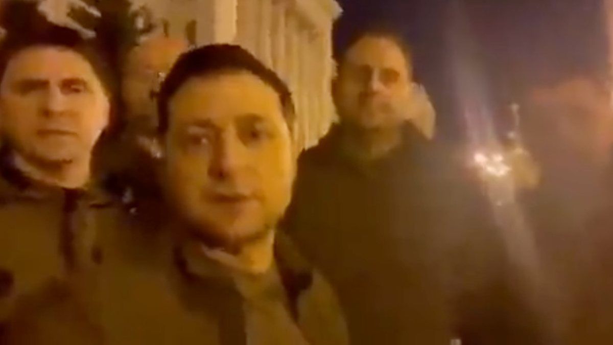 Vladimir Zelenskiy'den Ukrayna'yı savunuyoruz videosu
