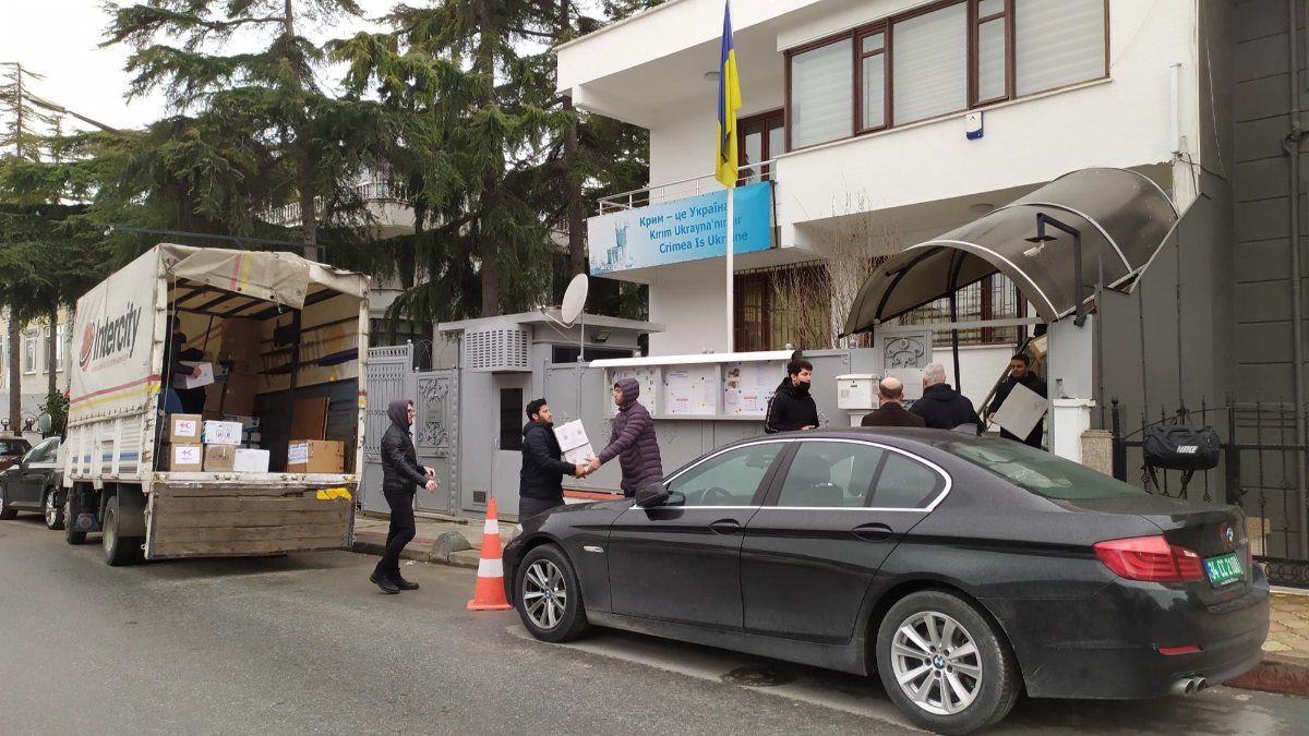 Ukrayna İstanbul Konsolosluğu'nda yardımlar devam ediyor