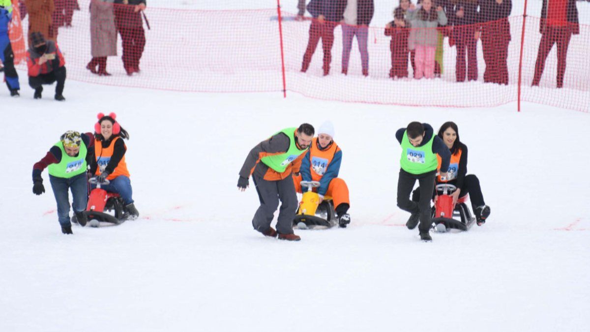 Erciyes'te eşler arası 'Artık çekilmez oldun' kızak yarışması 