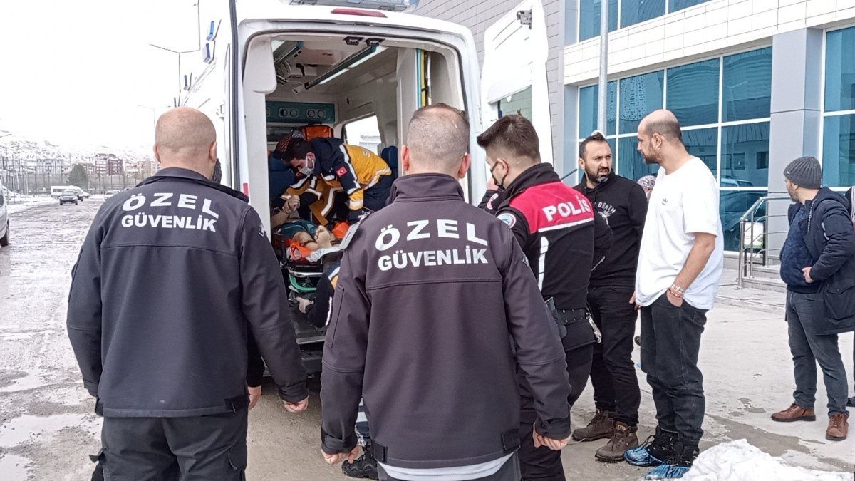 Sivas'ta olimpik havuzda başını mermere çarpan adam kurtarılamadı