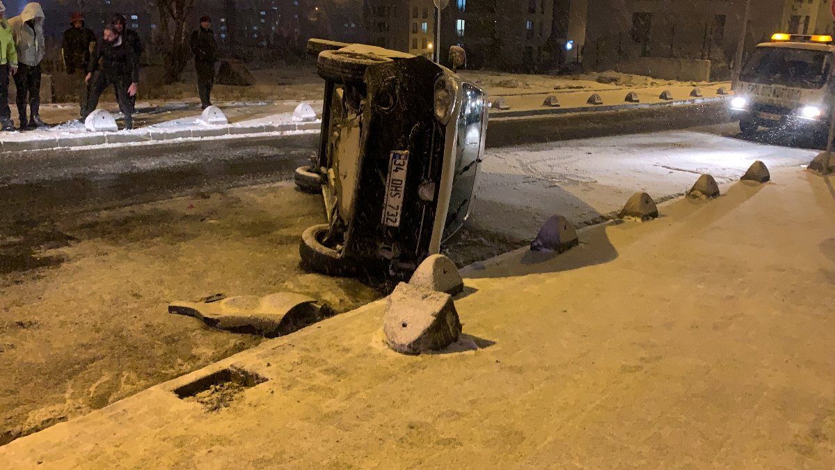 İstanbul'da karda kayan araç takla attı: 2 yaralı