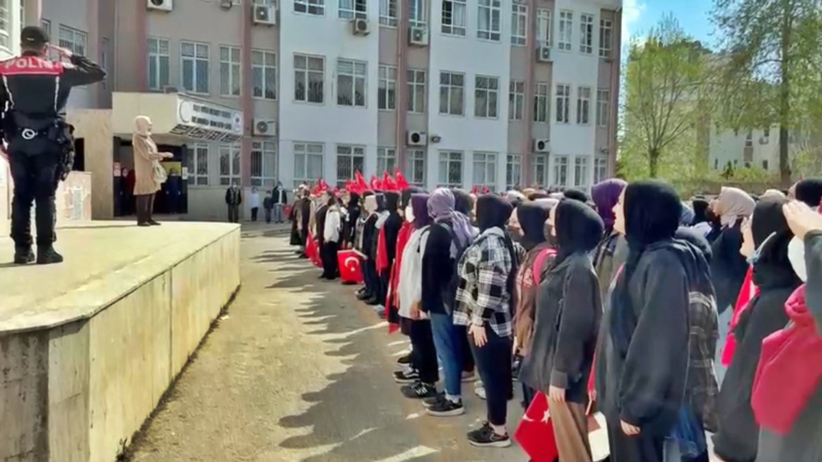 Antalya'da kavga ihbarıyla okula giden polisler sürprizle karşılaştı