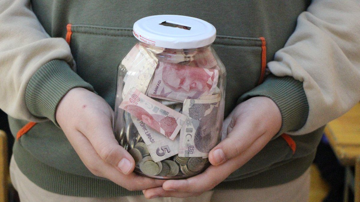 Amasya'daki öğrenciler, harçlıklarıyla iki ailenin bakkal borcunu sildi