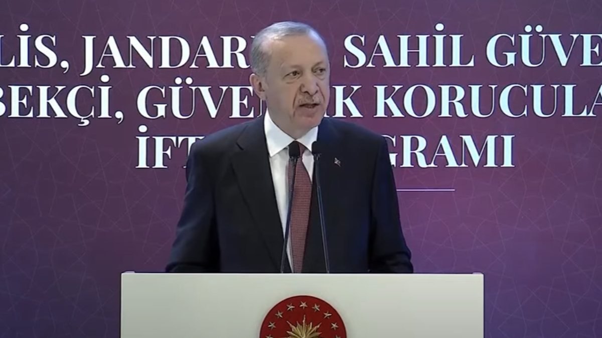 Cumhurbaşkanı Erdoğan güvenlik güçleriyle iftar yaptı