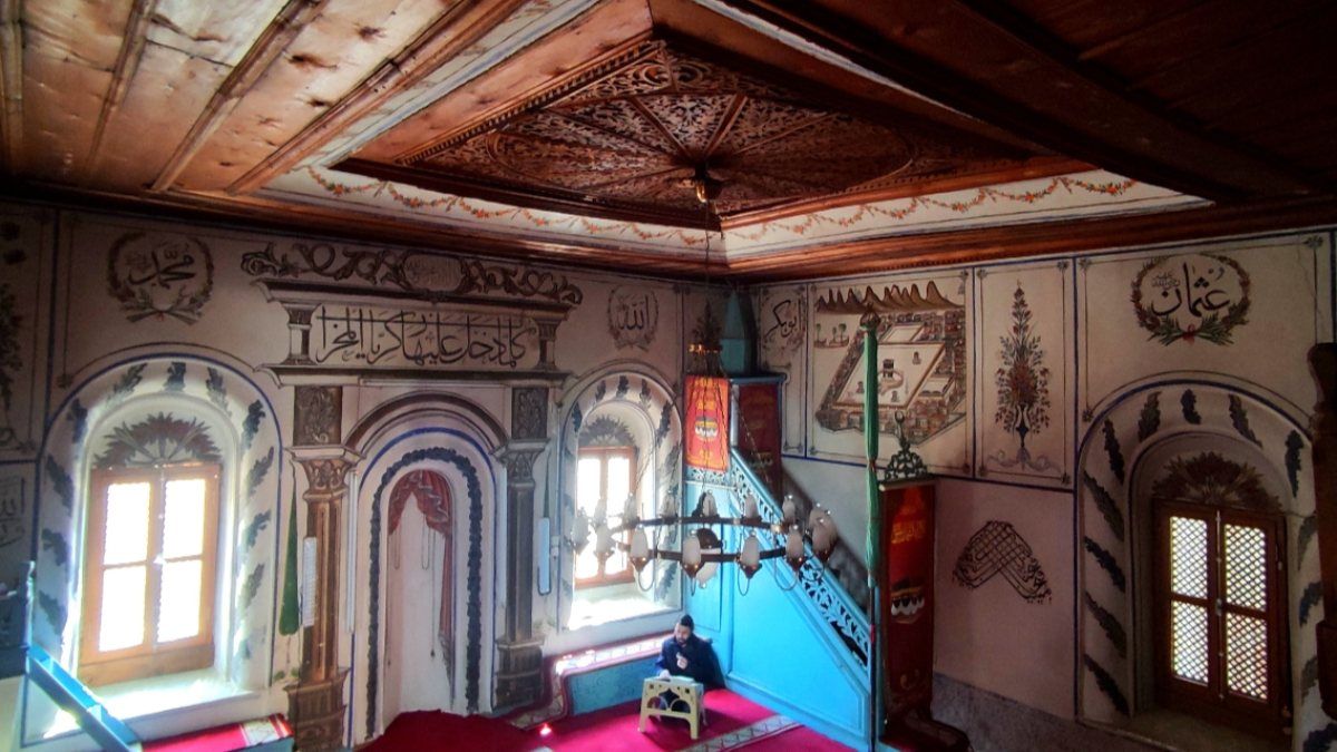 Bursa'da tarihi cami görenleri hayran bırakıyor