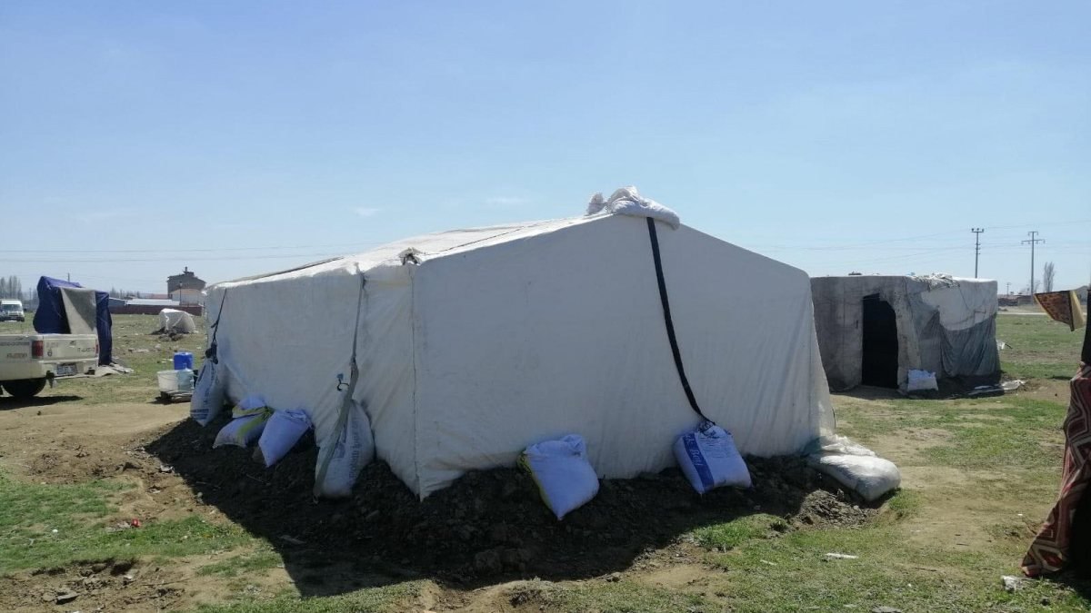 Eskişehir'de çadırda yaşayan ailenin 4 çocuğu zehirlendi