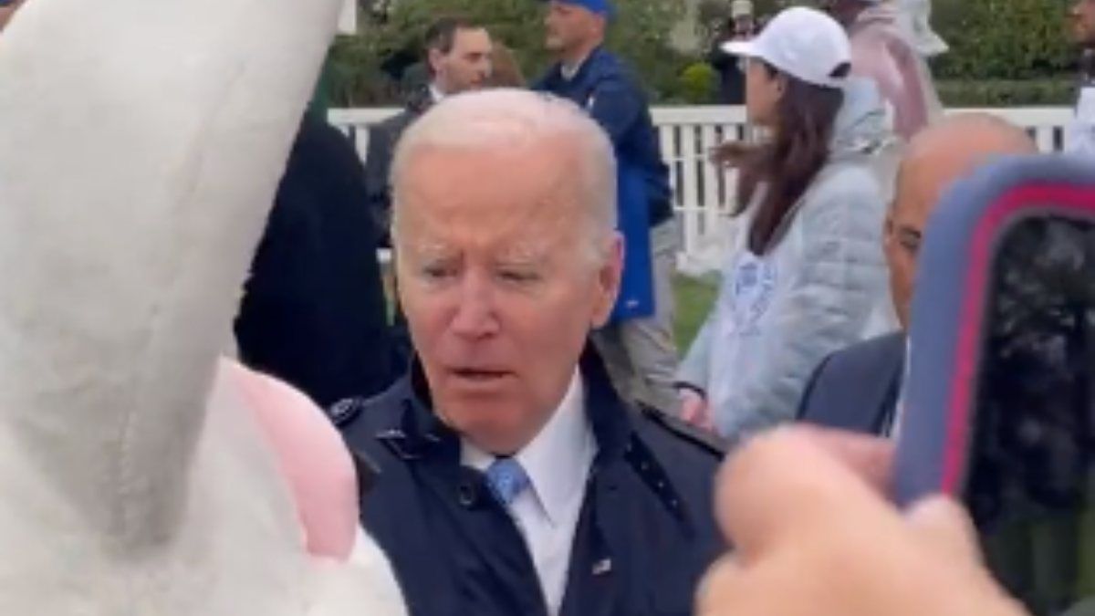 Biden, Paskalya tavşanı görünce Afganistan yorumunu yarıda bıraktı