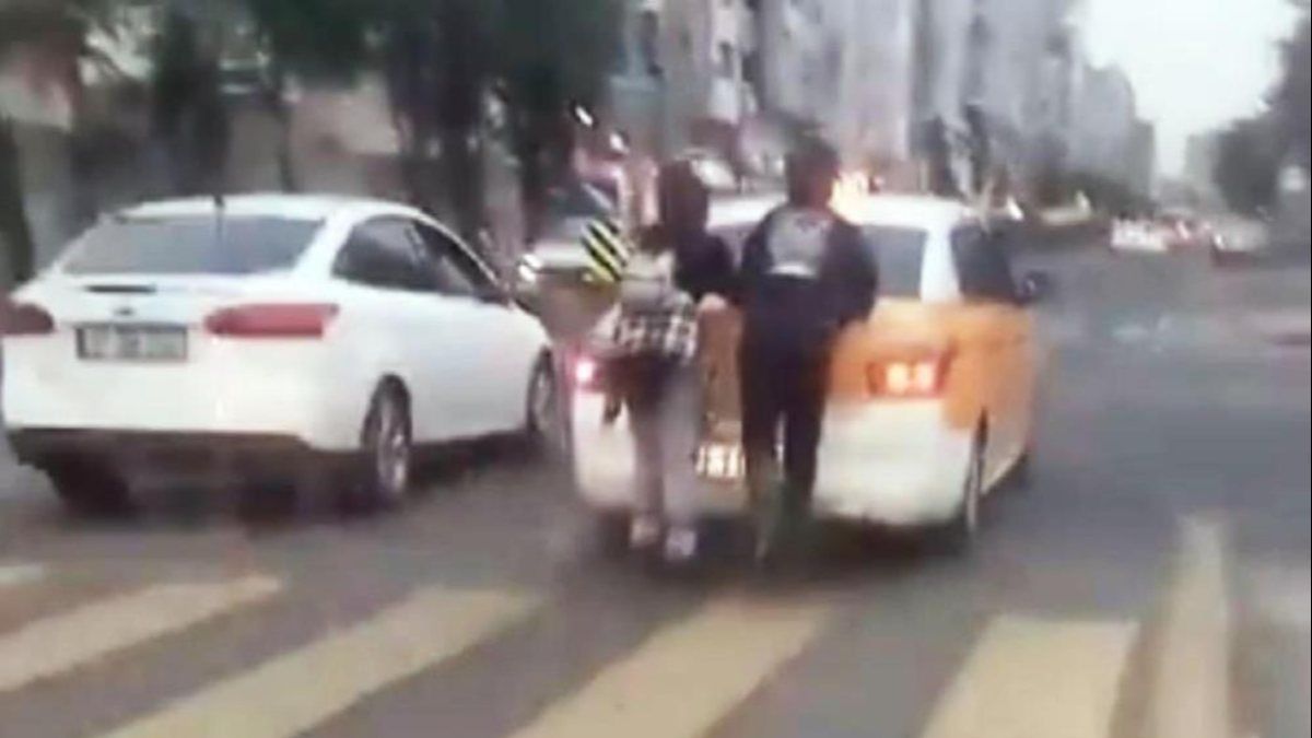 Diyarbakır'da patenli gençlerin tehlikeli yolculuğu