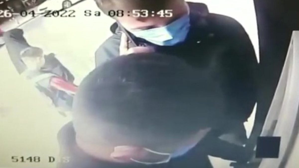 Maltepe’de ATM’ye kopyalama cihazı yerleştiren şahıslar