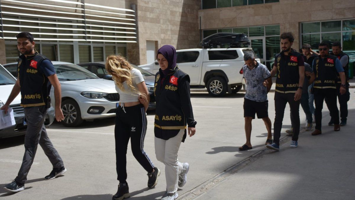 Antalya'da, escort çağrılan mekanlarda gasp yapan şahıslar yakalandı