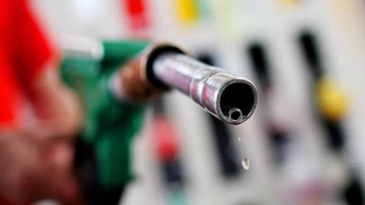 İlk kez bu fiyata fırladı! 7 Haziran Salı motorine zam: Bu geceden itibaren litresi...