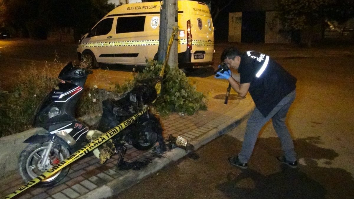 Antalya'da babasının motosikletini ateşe verdi
