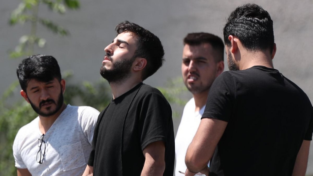 Esenyurt'taki dehşet sonucu ölen aynı aileden 4 kişi toprağa verildi